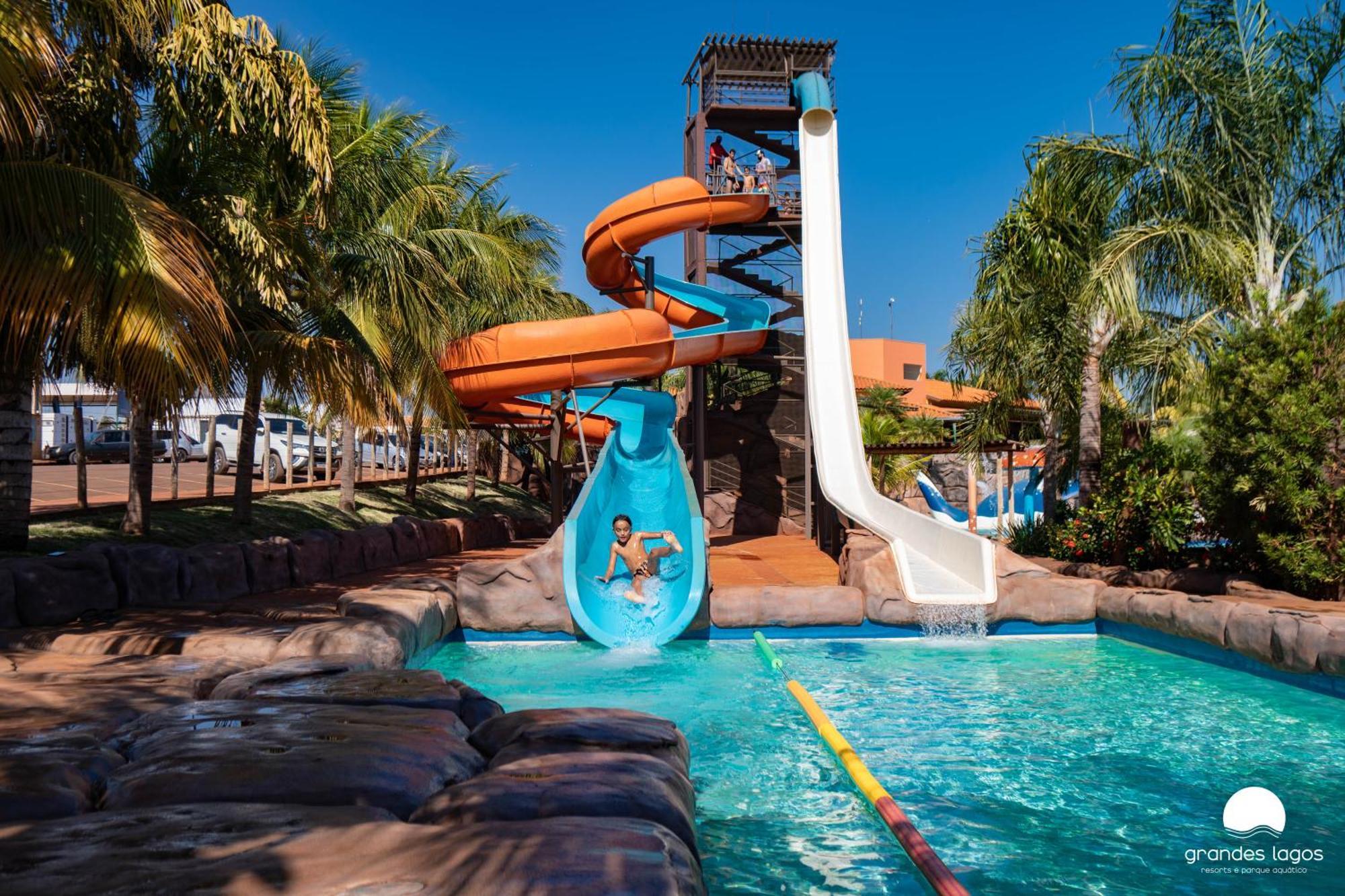 Grandes Lagos Resorts E Parque Aquatico Santa Clara d'Oeste Kültér fotó